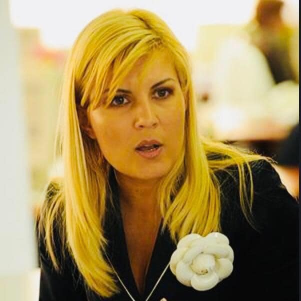 ELENA UDREA RASPUNS